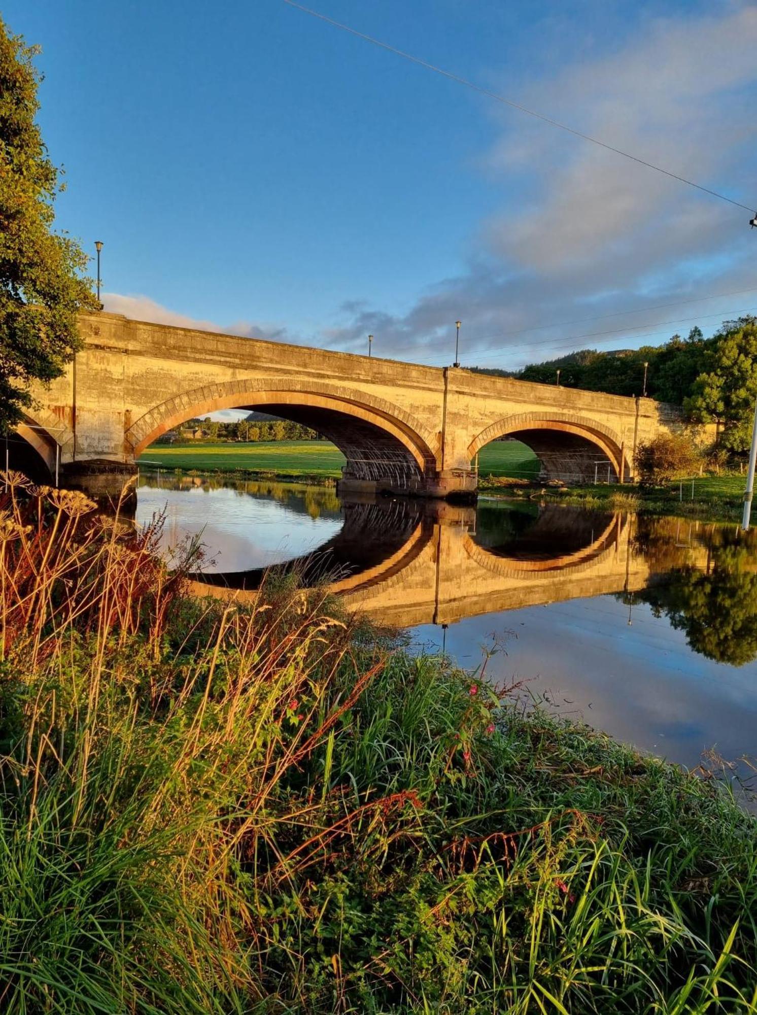 River Edge Lodges Bridge of Earn Esterno foto